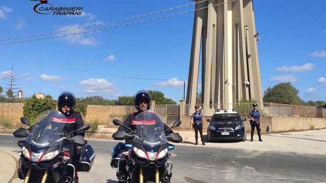 Mazara, traditi dai gusci di pistacchi nelle tasche, arrestati due tunisini nel tentativo di furto