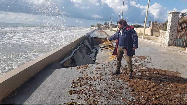VIDEO – Mazara, altro crollo del lungomare Fatamorgana. Sfiorata tragedia…