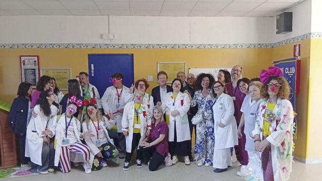 kiwanis-club-di-erice-celebra-la-giornata-dellinfermiere-doni-e-clown-per-i-piccoli-ricoverati-al-santantonio-abate