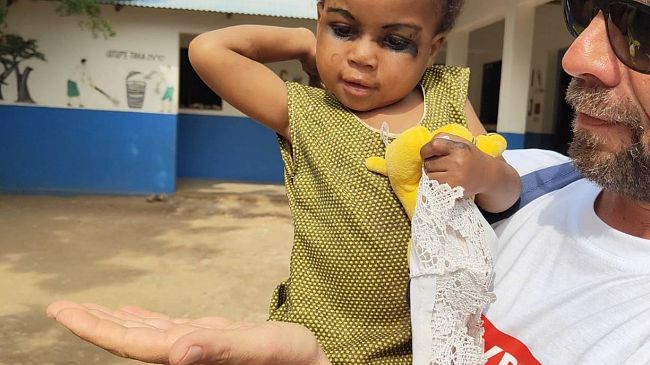 sportivi-castelvetranesi-donano-una-fornitura-di-maglie-sportive-per-i-bambini-di-un-villaggio-della-tanzania