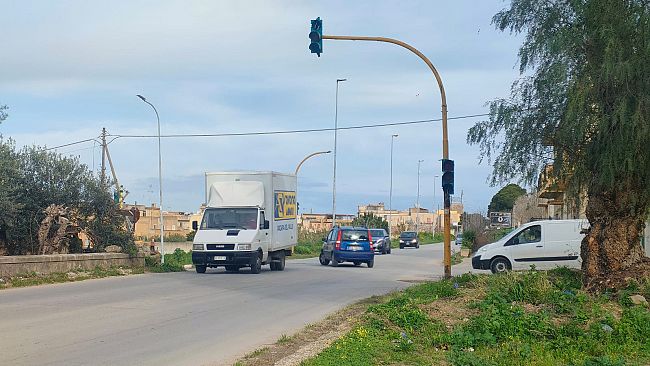 Mazara, continuano a non funzionare i semafori all'incrocio tra la via Giovanni Falcone e la via Val di Mazara