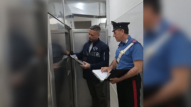 Pantelleria, prodotti non tracciati e carenze igieniche nei locali. Sanzioni dei NAS