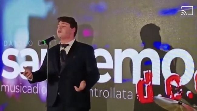 Sanremo, il giovane tenore pacecoto Vito Vasile sul palco di Casa Sanremo