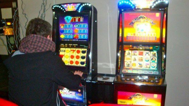 Quanto si gioca in slot machine e videolottery a Mazara, Marsala e Castelvetrano? Ludopatia in aumento: “l’eroina degli anziani”