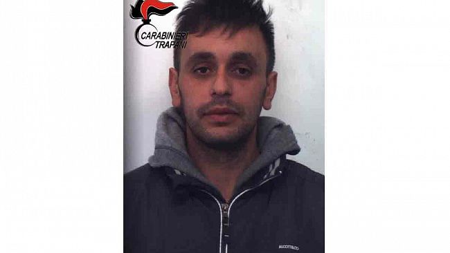 Trapani, sorpreso con stupefacente nei pantaloni: un arresto ed una denuncia