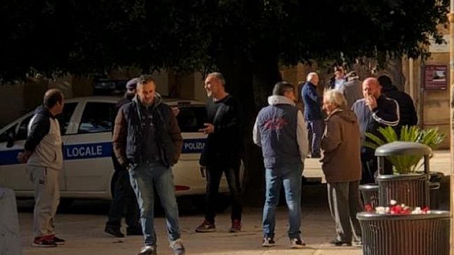 Pescatori selinuntini protestano a Palazzo Pignatelli per il dragaggio del porto. Gli interventi del sindaco ed il documento dei consiglieri al Prefetto