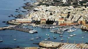 Afflusso dei veicoli sull’isola di Favignana per la stagione turistica in corso