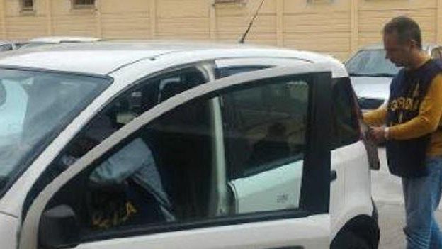 Utilizzava l’auto della Regione per raggiungere casa sua: denunciato funzionario