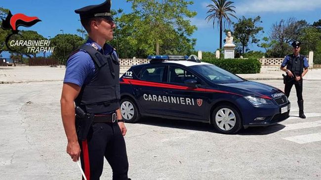 Marsala, aggredisce i Carabinieri intervenuti per sedare una rissa: 39enne tunisino in manette