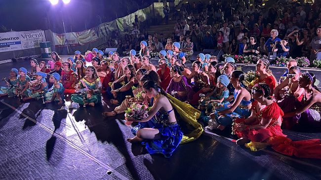 standing-ovation-per-gli-atleti-della-antonel-dance-in-scena-al-franchi-ingrassia-di-triscina