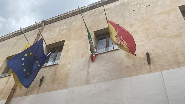 Mazara celebra il Giorno del Ricordo: bandiere a mezz’asta per le vittime delle foibe