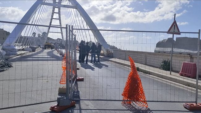 Mazara, chiuso al traffico il ponte Arena. Il video