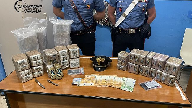 Trapani: arrestate due persone per detenzione ai fini di spaccio. Sequestrato ingente quantitativo di hashish