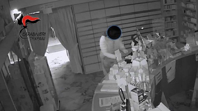 Castelvetrano: furto in farmacia nella notte. Denunciato un 25enne
