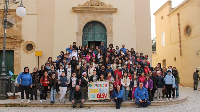 Mazara, i ragazzi dell'ACR in visita agli altari di San Giuseppe 