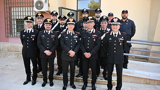 giornata-del-mare-a-favignana-il-generale-di-corpo-darmata-claudio-domizi-incontra-i-carabinieri-dellisola