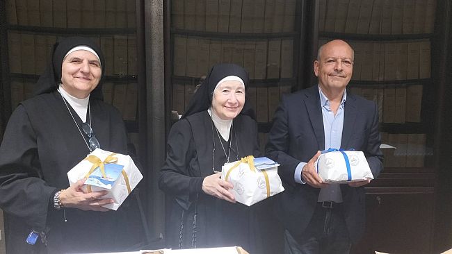 Erice, l'Ordine dei Medici dona panettoni di Natale per i bimbi ucraini 