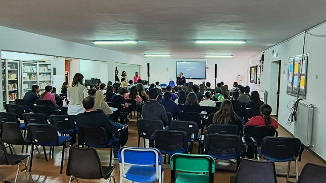 Bullismo e cyber bullismo, la Polizia incontra gli studenti di elementari e medie