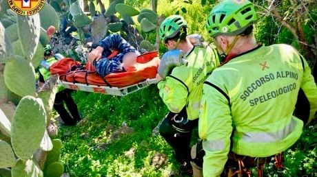 ​Cade da un olivo in zona impervia, 75enne recuperato dal Soccorso alpino