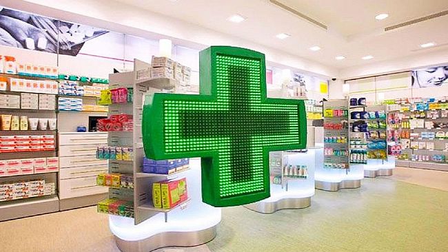 Covid, vaccini anche in farmacia. Arriva l’ok del ministro Speranza