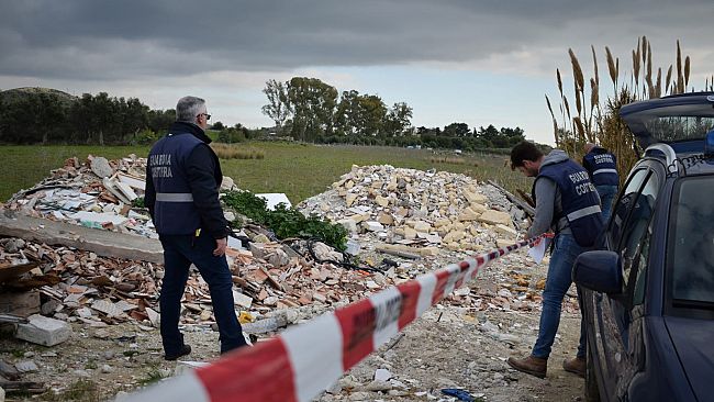 Tutela ambientale, la Guardia Costiera sequestra altre discariche abusive