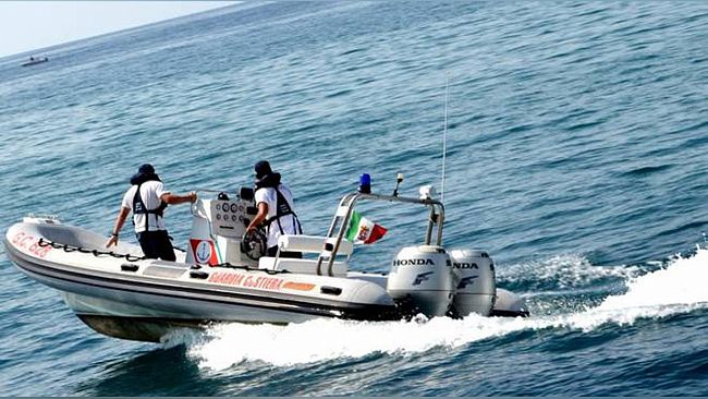 La Guardia Costiera di Marsala soccorre un cane che rischiava di annegare