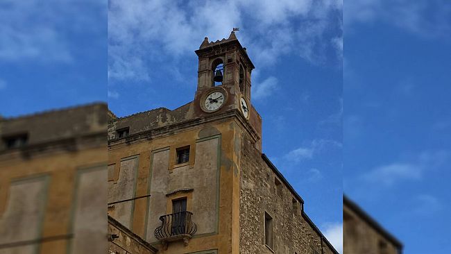 Custonaci, torna in funzione l'orologio del Santuario 