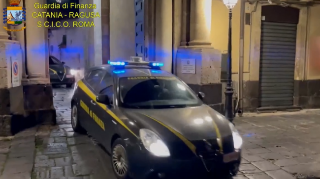 Sequestrati oltre 400 kg di droga e arrestate 16 persone. Operazione della GdF 