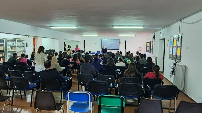 prevenire-e-contrastare-il-bullismo-e-il-cyberbullismo-la-polizia-incontra-gli-studenti-di-alcamo