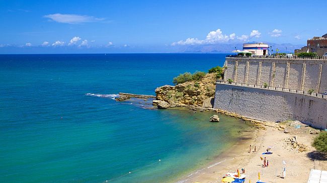 79enne muore in spiaggia a Castellammare del Golfo a causa di un malore  