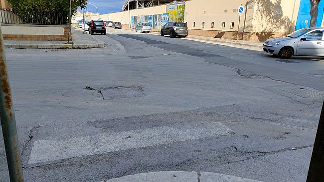 Mazara, in molte strade assenza pericolosa di strisce pedonali 