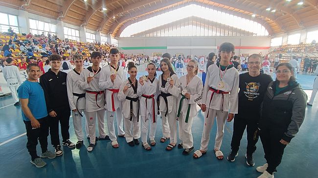 fighter-taekwondo-pioggia-di-medaglie-per-i-combattenti-mazaresi-al-campionato-interregionale-calabria-2026