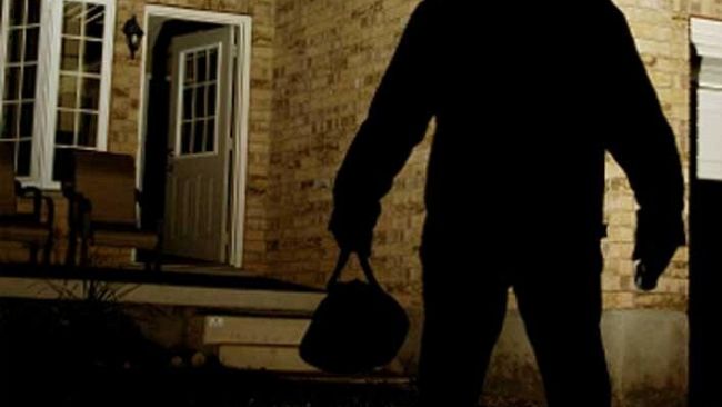 Ennesimo furto in una villa in contrada Santa Maria