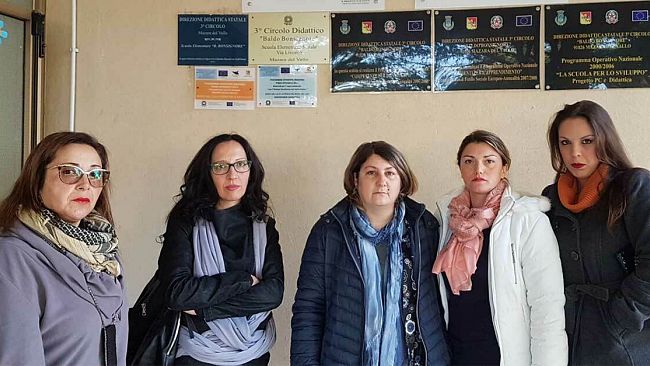 VIDEO – Il Comune non da soldi alle scuole. Le famiglie chiamate a contribuire: “è ancora una scuola pubblica?”