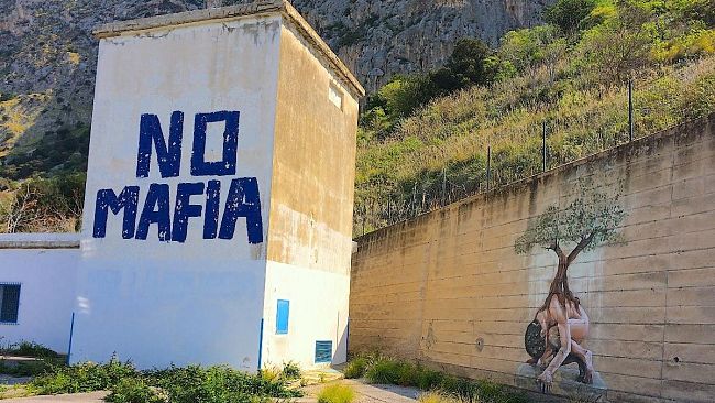Mafia, all’alba operazione della Polizia. Da qualche giorno a Castelvetrano massiccia campagna antimafia sui social.