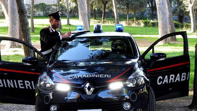 Sorpreso a rubare dentro un auto in sosta Arrestato dai Carabinieri
