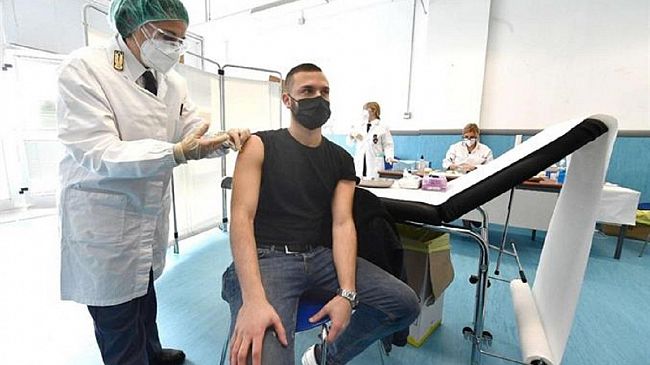 Presentato il piano vaccini del commissario Figliuolo: da aprile 500mila dosi al giorno