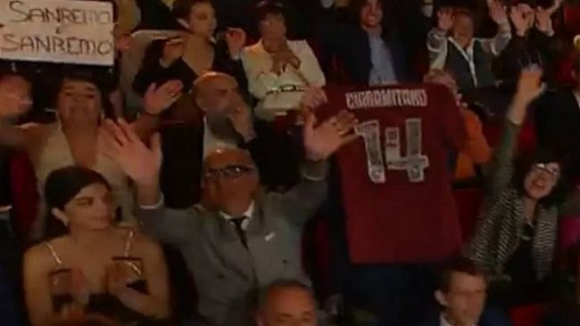 Sanremo, al teatro Ariston spunta la maglia granata di Ciaramitaro