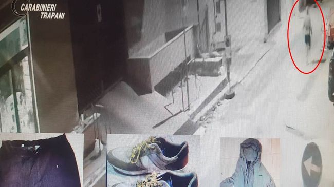 Alcamo, brucia escavatore con una molotov. Arrestato 45enne