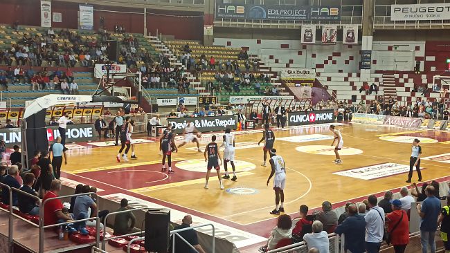 Pallacanestro Trapani, brutta sconfitta casalinga contro l'Urania Milano
