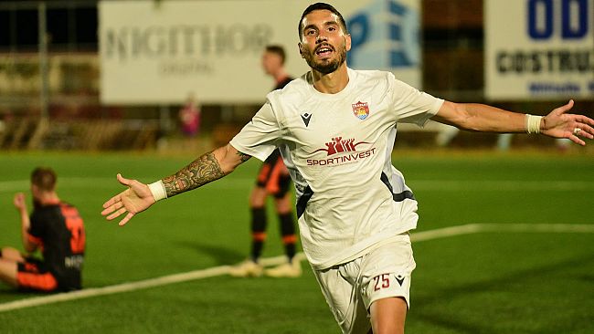 Mattia Gagliardi saluta il Trapani