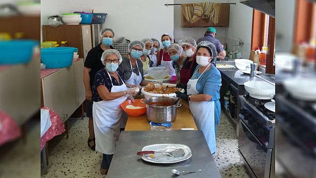 Trapani, le vincenziane offrono pranzo a 160 persone in difficoltà