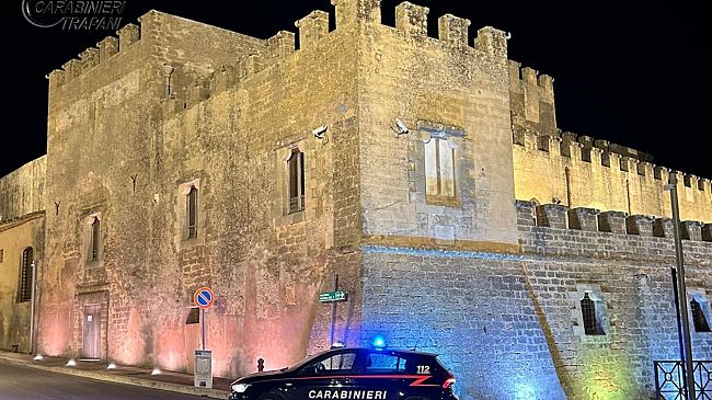 Partanna, auto sospetta sfugge ai Carabinieri: due denunciati per resistenza a pubblico ufficiale 