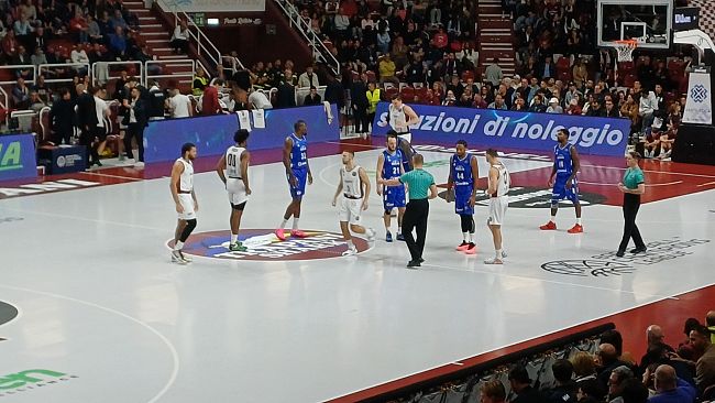 basket-bcl-trapani-shark-bnei-herzliya-46-51-allintervallo