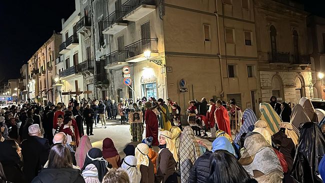 Grande partecipazione alla Via Crucis cittadina