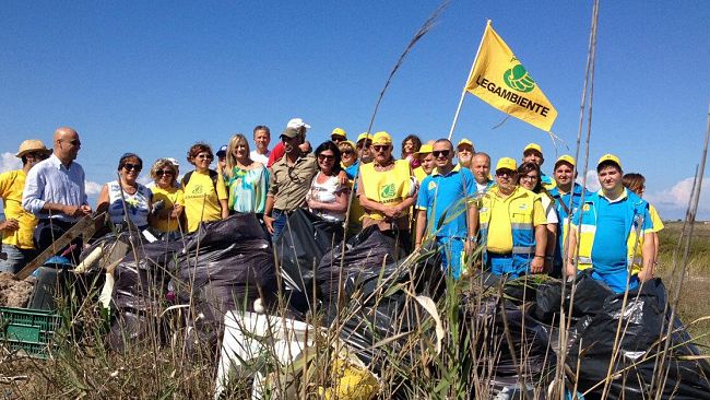 A Mazara del Vallo all’interno dell’area “Oasi di CAPO FETO” si è svolta la campagna mondiale  Clean the World – Puliamo il Mondo