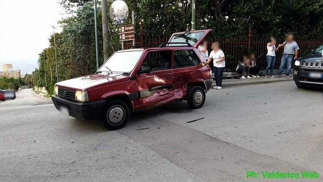 Valderice, scooter finisce contro un’automobile