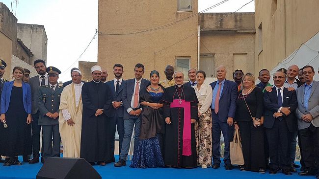 Nella “piazza blu” di Mazara, l’Invocazione Rotariana per la Pace fra i Popoli con rappresentanti di diverse religioni