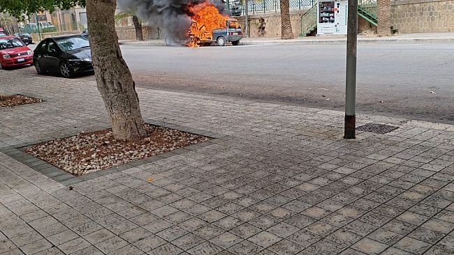 fiamme-in-via-roma-distrutte-due-autovetture