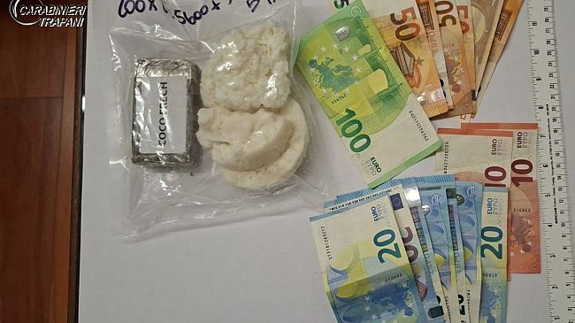 alcamo-in-auto-con-200-grammi-di-hashish-e-100-di-crack-19enne-in-manette